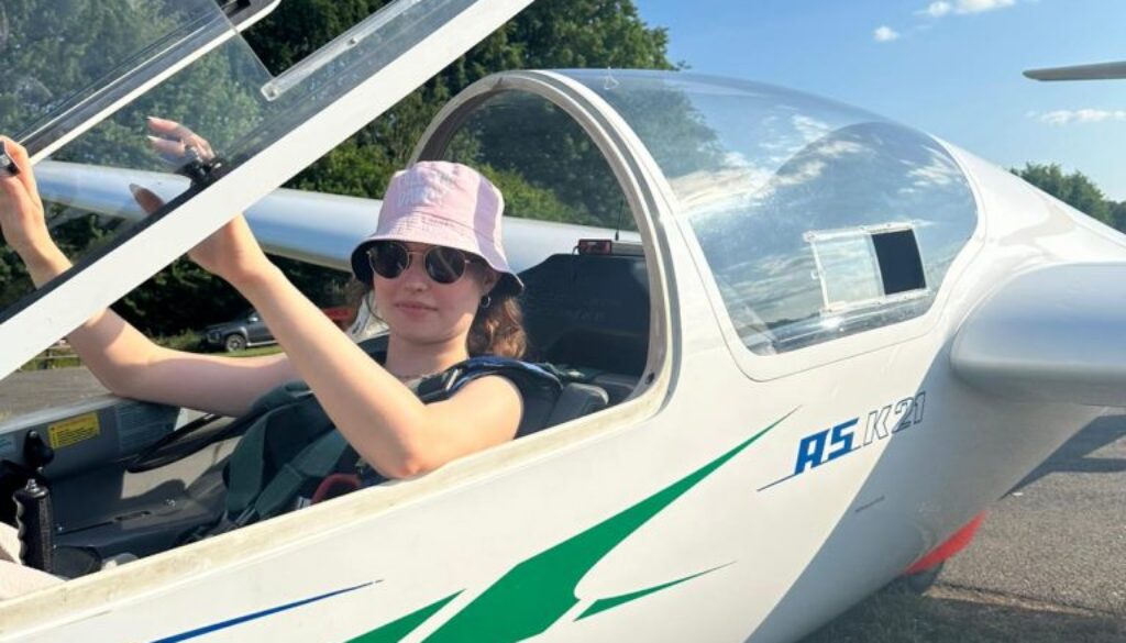 nil-sophie-wilms-erster-alleinflug-segelflug-768x1024 nil-sophie-wilms-erster-alleinflug-segelflug-768x1024